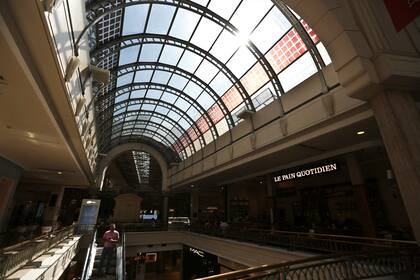 Actualmente, el shopping combina historia, moda y gastronomía y es visitado a diario por unas 9000 personas.