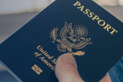 Actualmente, es posible renovar el pasaporte de EE.UU. o la tarjeta tipo pasaporte en línea, pero se deben cumplir ciertos requisitos