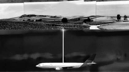 Actualmente, Hiorns trabaja en una obra que pondrá bajo tierra un Boeing 737