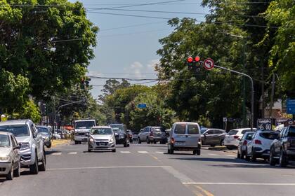 Actualmente, la avenida no cuenta con demarcación de carriles y la infraestructura está deteriorada