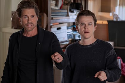 Actualmente, Rob Lowe trabaja junto a uno de sus hijos, John Owen Lowe, en la serie de Netflix, Inestable. Si bien el actor está atravesando un gran momento en su carrera, aseguró a la revista People que es "shockeante" cumplir 60.