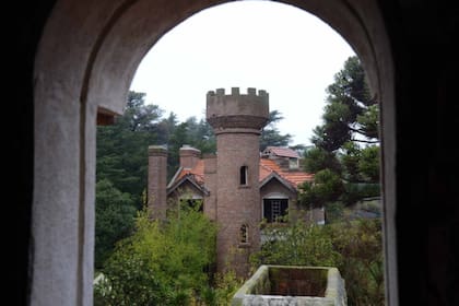 Actualmente, solamente queda la estructura edilicia y las tuberías de electricidad. El resto fue saqueado.