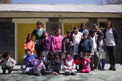 Actualmente, tienen 24 alumnos que duermen de lunes a jueves en la escuela. Los primeros alumnos de Lorena, ya están terminando el secundario en una escuela de Amaicha