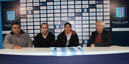 Acuña también rubricó su vínculo con la Academia