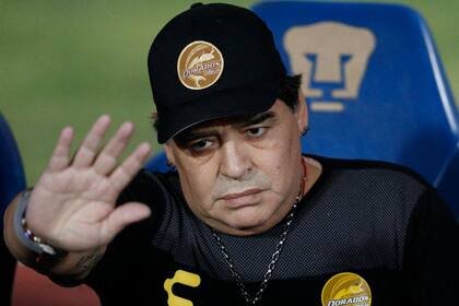 "Ronaldinho es mi amigo y lo banco", afirmó Maradona