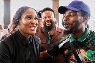 Acusan a hija de expresidente sudafricano de reclutar hombres para combatir en guerra Rusia-Ucrania