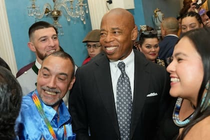 Acusan a la administración Trump de retener fondos sin justificación