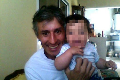 Adalberto Cuello junto al hijo que tuvo con Susana Santillán