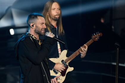 Adam Levine y James Valentine de Maroon 5