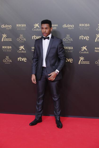 Adam Nourou en la alfombra roja de los Premios Goya 2022