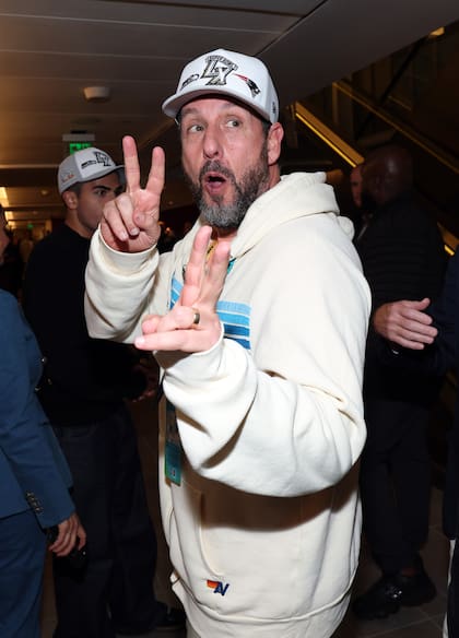 Adam Sandler presenció el show de "El conejo malo" y la final del campeonato de la NFL entre los Patriots de Nueva Inglaterra y los Seattle Seahawks, que se llevaron la victoria del encuentro