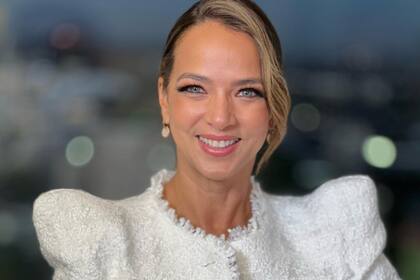 Adamari Lopez comenzó su programa con una cadena de oración antes de que el huracán Milton impacte en Estados Unidos