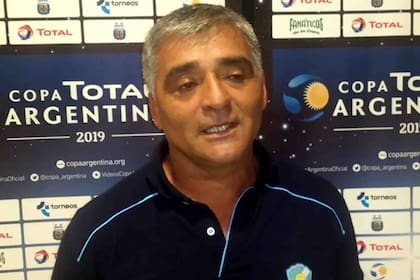 Adan Valdebenito, el DT-presidente de Sol de Mayo que siempre confió en sus jugadores