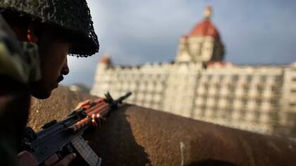 Adani se encontraba dentro del lujoso hotel Taj Mahal de Mumbai cuando fue atacado por terroristas islamistas en 2008