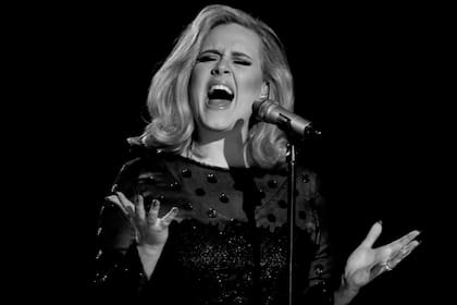 Adele cantó "Someone Like You" en la 54a. entrega de los premios Grammy, en 2012