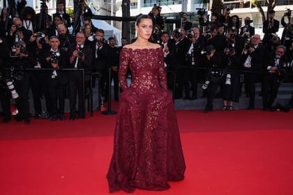 Adele Exarchopoulos se destacó por el vestido de Yves Saint Laurent que lució en la premiere mundial de Another Day que se llevó a cabo este domingo en la muestra de cine en el sur de Francia