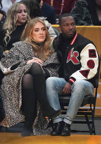 Adele y Rich Paul en un partido de la NBA 