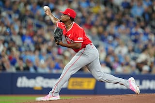 Adell conecta dos jonrones solitarios y Angelinos vencen 6-1 a Azulejos para evitar barrida