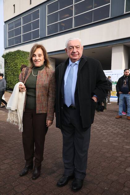 Adelmo Gabbi, presidente de la Bolsa de Comercio de Buenos Aires, y su esposa Alicia Piccaluga