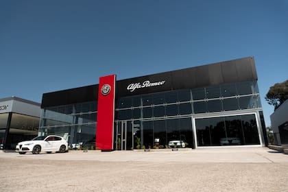 Además, Centro Milano estrenó un nuevo local que adopta la nueva identidad de Alfa Romeo