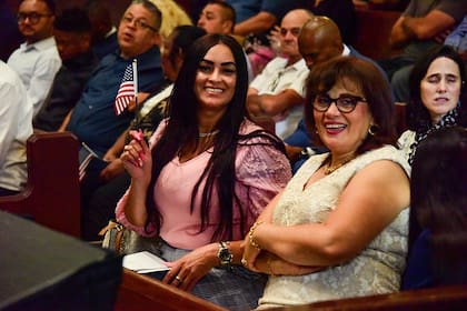 Además de acreditar la buena conducta moral, se tiene que aprobar un examen de idioma y otro cívico (Facebook/Uscis Español)