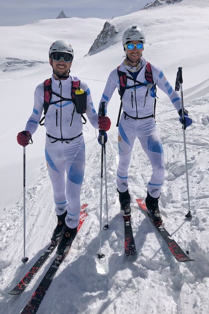 Además de Aguiló, el equipo argentino incluye a Peter Treichel, un instructor de esquí de San Martín de los Andes de 33 años, y Pablo Finster, un guía de montaña barilochense, de 34