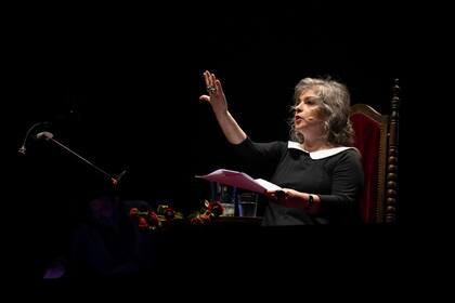 Además de algunos de sus cuentos terroríficos, Enriquez leyó “La hora del vampiro”, de Stephen King