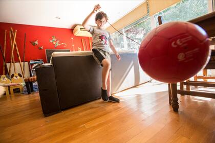 Además de brillar en lo académico, Facundo disfruta del deporte; es federado en Hockey sobre ruedas en River