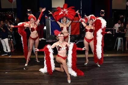 Además de comida típica, la música y los bailes tradicionales forman parte de las celebraciones de este 14 de julio