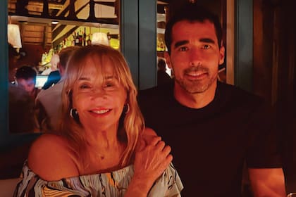 Además de en Casablanca, Nacho Viale también celebró su 44° cumpleaños con un íntimo festejo en La
Huella y allí sopló las velitas junto a su madre.