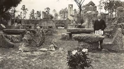 Además de esculpir, Edward Leedskalnin también hacía experimentos de radio y magnetismo (Crédito: Coral Castle)