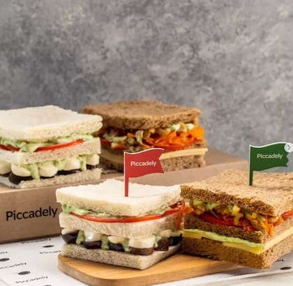 Además de grandes picadas, Piccadely también ofrece sándwiches.