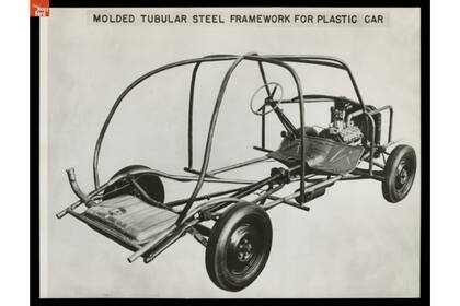 Además de hacer al auto más resistente contra los golpes, el plástico tenía otra gran ventaja: era mucho más liviano