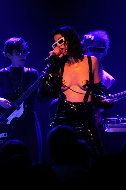 Además de la actriz, la banda está integrada por Lara Baldino, Leroy Rotman Acevedo, Dulcinea, Santiago Pablo Pedrero y Marté