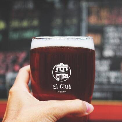 Además de la buena birra, en El Club abundan los ciclos artísticos más que interesantes