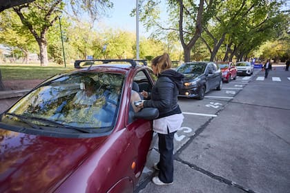 Además de la campaña vacunatoria, la iniciativa incluía tramitar DNI y pasaporte también sin necesidad de bajarse del auto