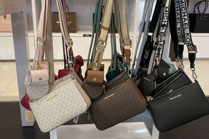 Además de la cartera Jet Set, Walmart lanzó descuentos en otros productos de Michael Kors y marcas de lujo (Pinterest)