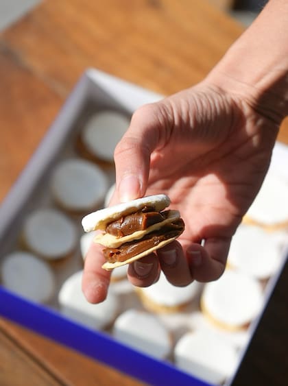 Además de la clásica torta, ofrecen rogelitos