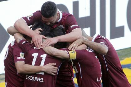 Además de la goleada de Vélez, Lanús padeció un 0-3 contra River en el certamen, pero ya está en la guardia de la Liga Profesional de Fútbol.