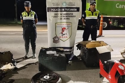 Además de la mencionada KTM, los efectivos de la policía tucumana hallaron una moto de la misma marca, pero 250 Adventure