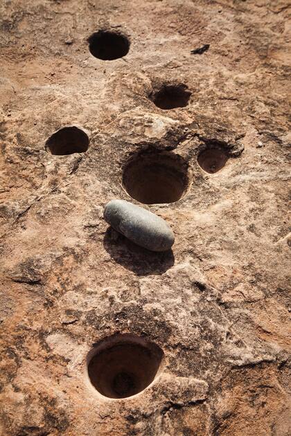 Además de la molienda de granos, los morteros se empleaban para mezclar sustancias naturales y obtener tinturas.