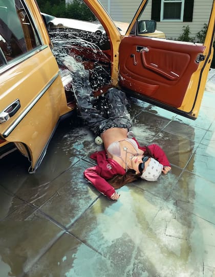 Además de la música, Pauls decidió incursionar en el mundo del modelaje (Foto: Instagram @munapaulscherri / @47street)