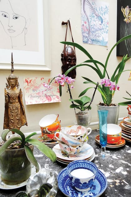 Además de la pintura, la literatura y las plantas, Pablo tiene pasión por el mundo del té y su ceremonia. “Me encanta todo lo que rodea el universo de esa bebida. Por eso mi amor por Asia, creo que una vida anterior debo haber vivido ahí. Amo viajar y descubrir nuevas culturas”, dice.