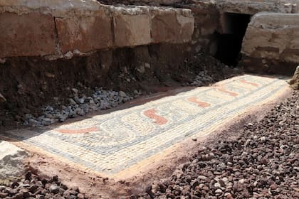 Además de la tumba, se encontraron mosaicos y otras referencias artísticas del emperador Justiniano I