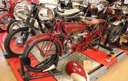 Además de las propiedades y las joyas, la mujer cuenta con una gran flota de vehículos de lujo