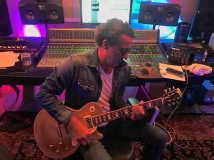 Además de llevar adelante su restaurante, Gerry compone música