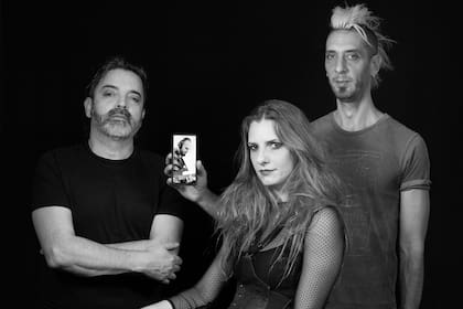 Además de Mariana Bianchini y Sergio Álvarez, integran Panza Julián "Lulo" Isod, baterista de Ciro y los Persas, y Franco Fontanarrosa en bajo