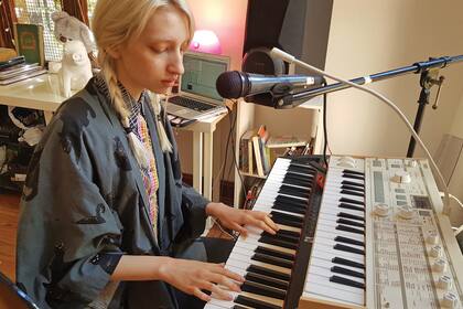 Además de modelo, Imán es música y cantante. “Disfruto de hacer canciones para expresar lo que siento, como un diario íntimo.Cuando vuelva a Buenos Aires voy a continuar con la producción de mi disco EP”, dice.