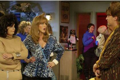 Además de mostrarnos las pintas que tenían de jóvenes, los divertidos episodios de "flashback" nos descubrieron que Rachel y Chandler ya se conocían