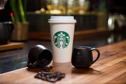 Además de ofrecer su clásico café, Starbucks presenta su carta de verano en la que el pistacho y el chocolate son protagonistas